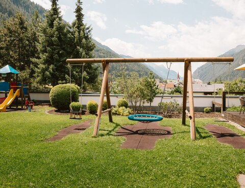 Hotel mit Garten Tiroler Oberland, inkl. Schwimmbiotop Hotel mit Garten Tiroler Oberland, inkl. Schwimmbiotop
